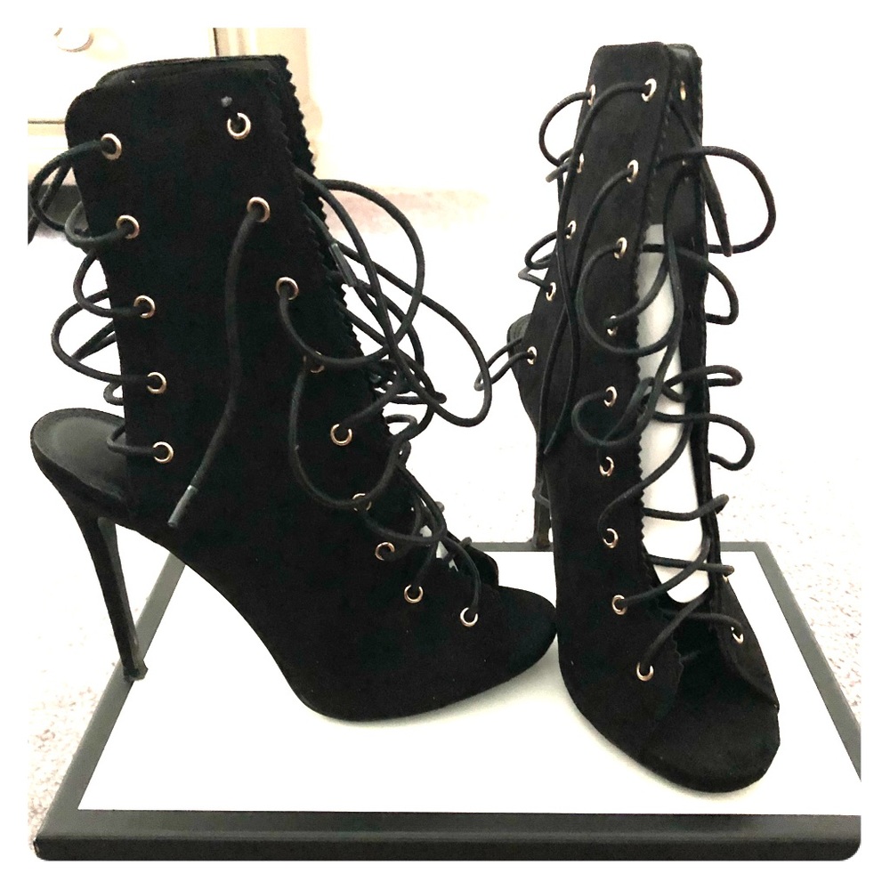 Black heel booties